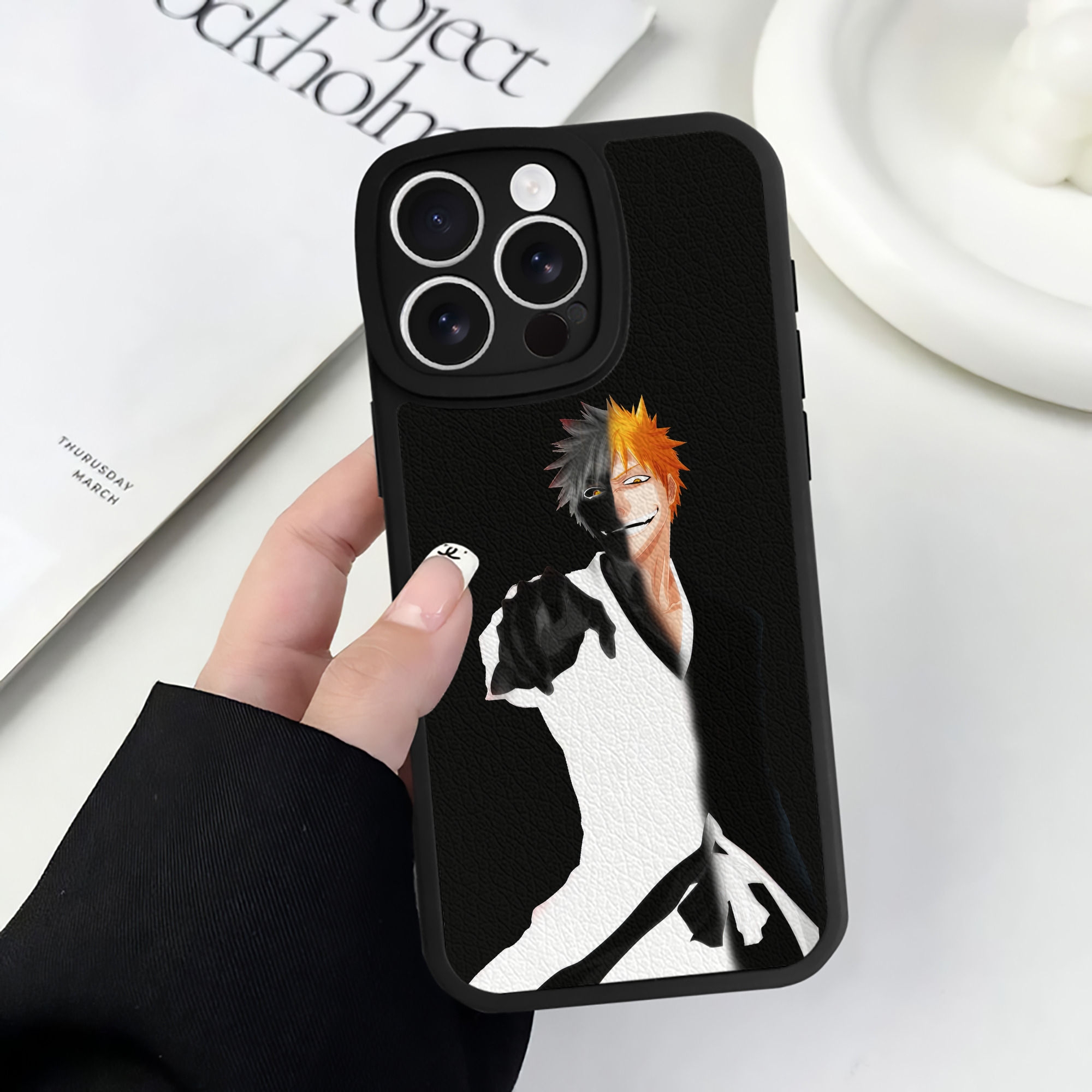 ブリーチ 黒崎一護（くろさき いちご）BLEACH Kurosaki Ichigo 【iPhone 16シリーズ対応】シリコンスマホケース（レザー調） 材質：シリコン